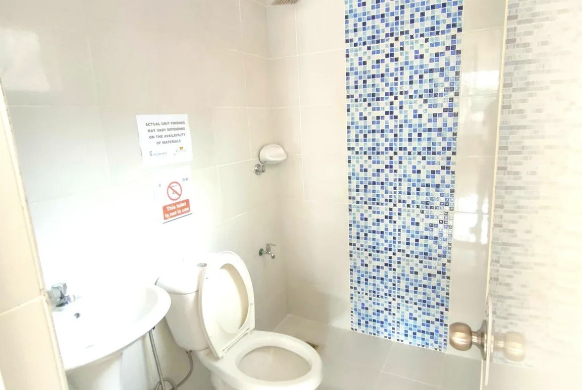 Xevera Bacolor Bathroom