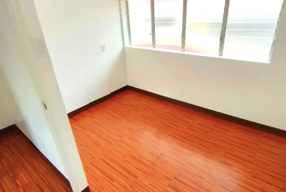 Xevera Bacolor Small Bedroom