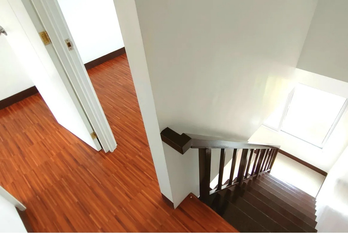 Xevera Bacolor Top of Stairs