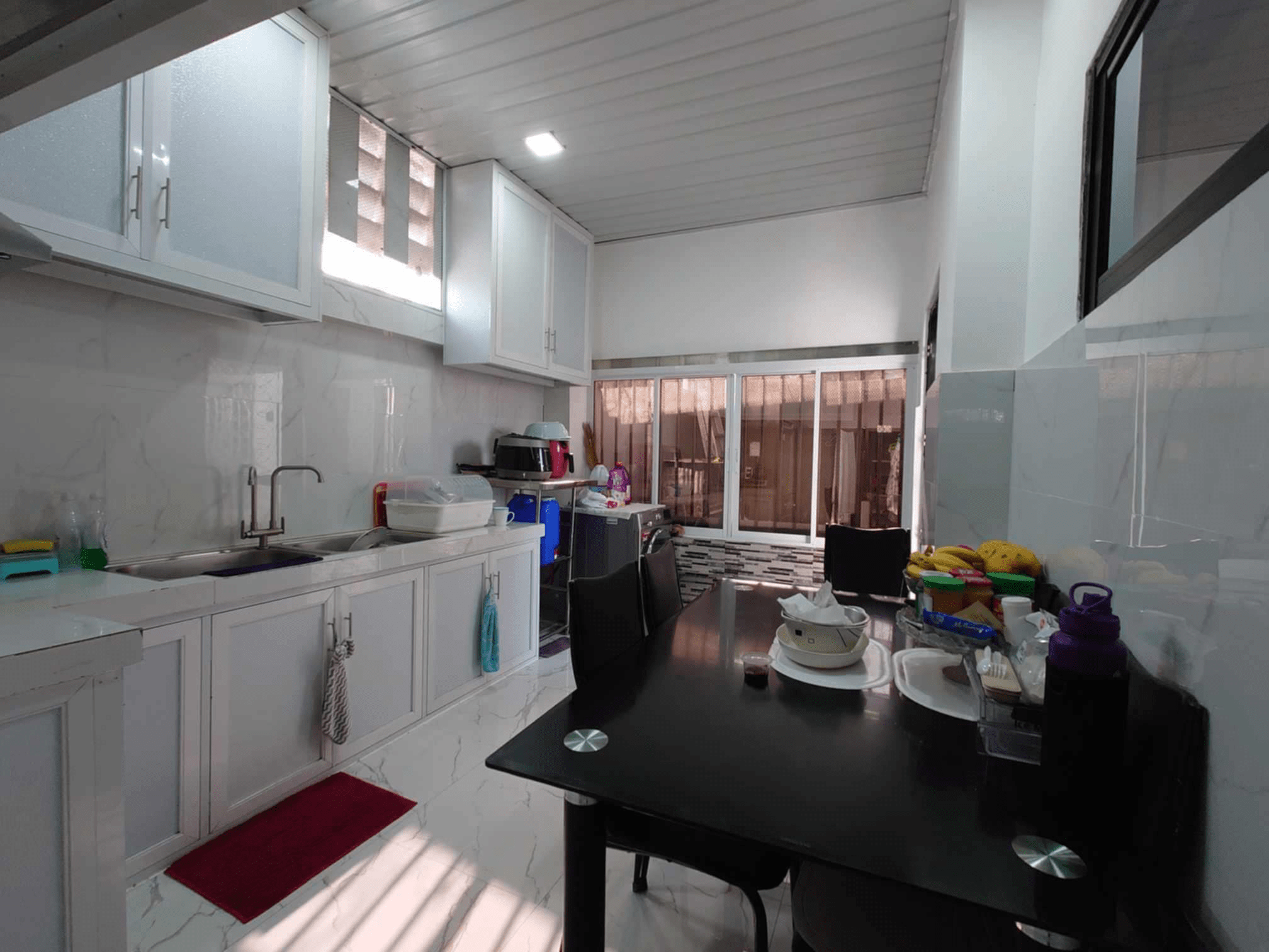 Contemporary House Kitchen in Tabun Mabalacat