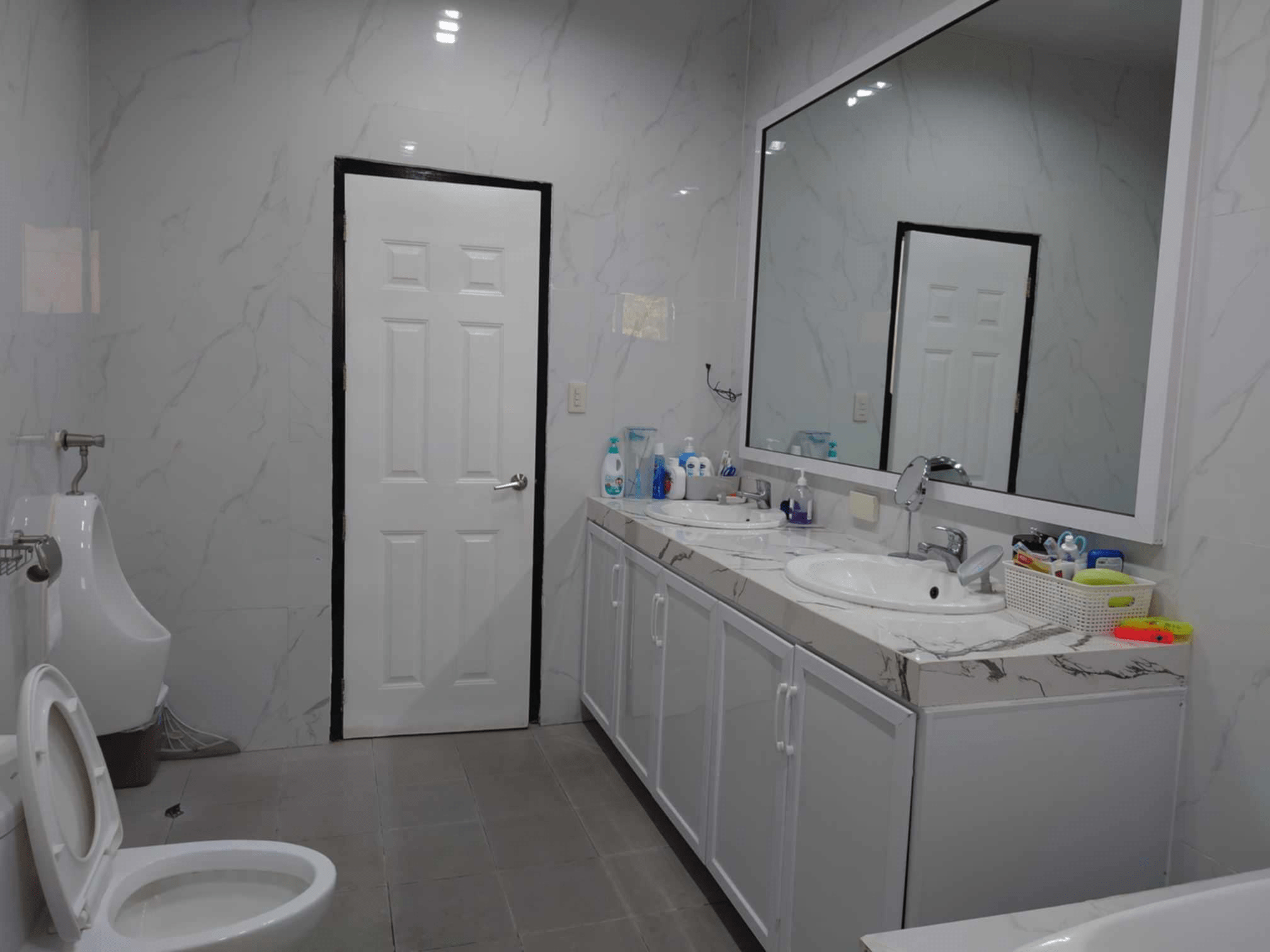 Contemporary House Bathroom in Tabun Mabalacat