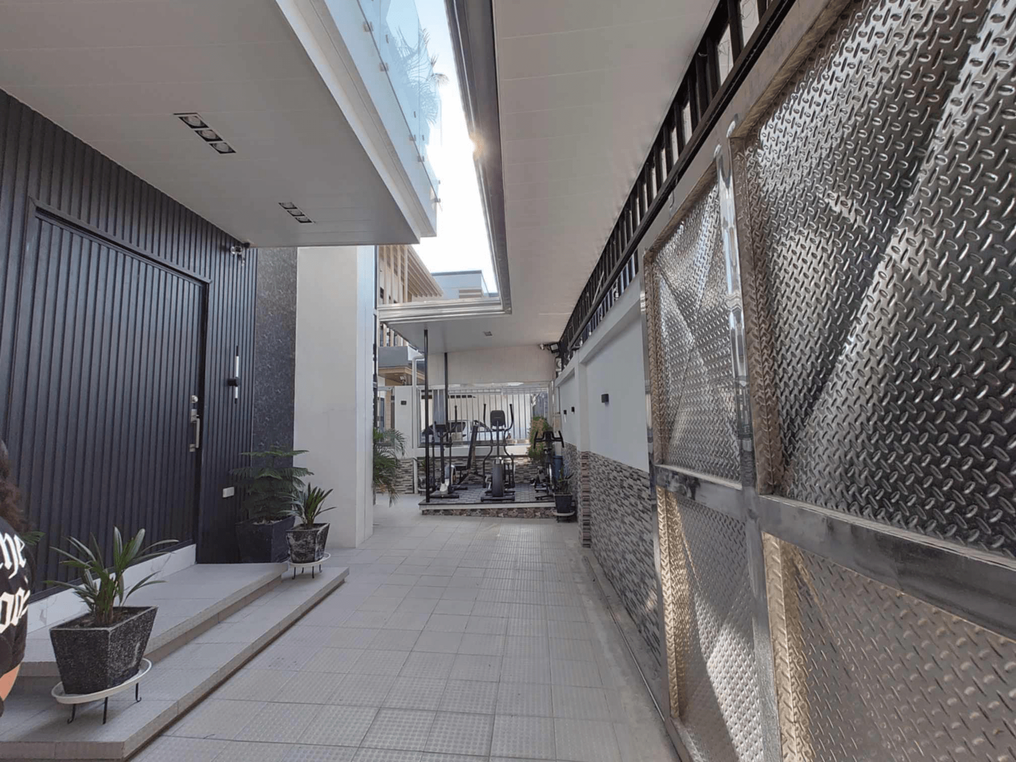 Contemporary House Entrance in Tabun Mabalacat