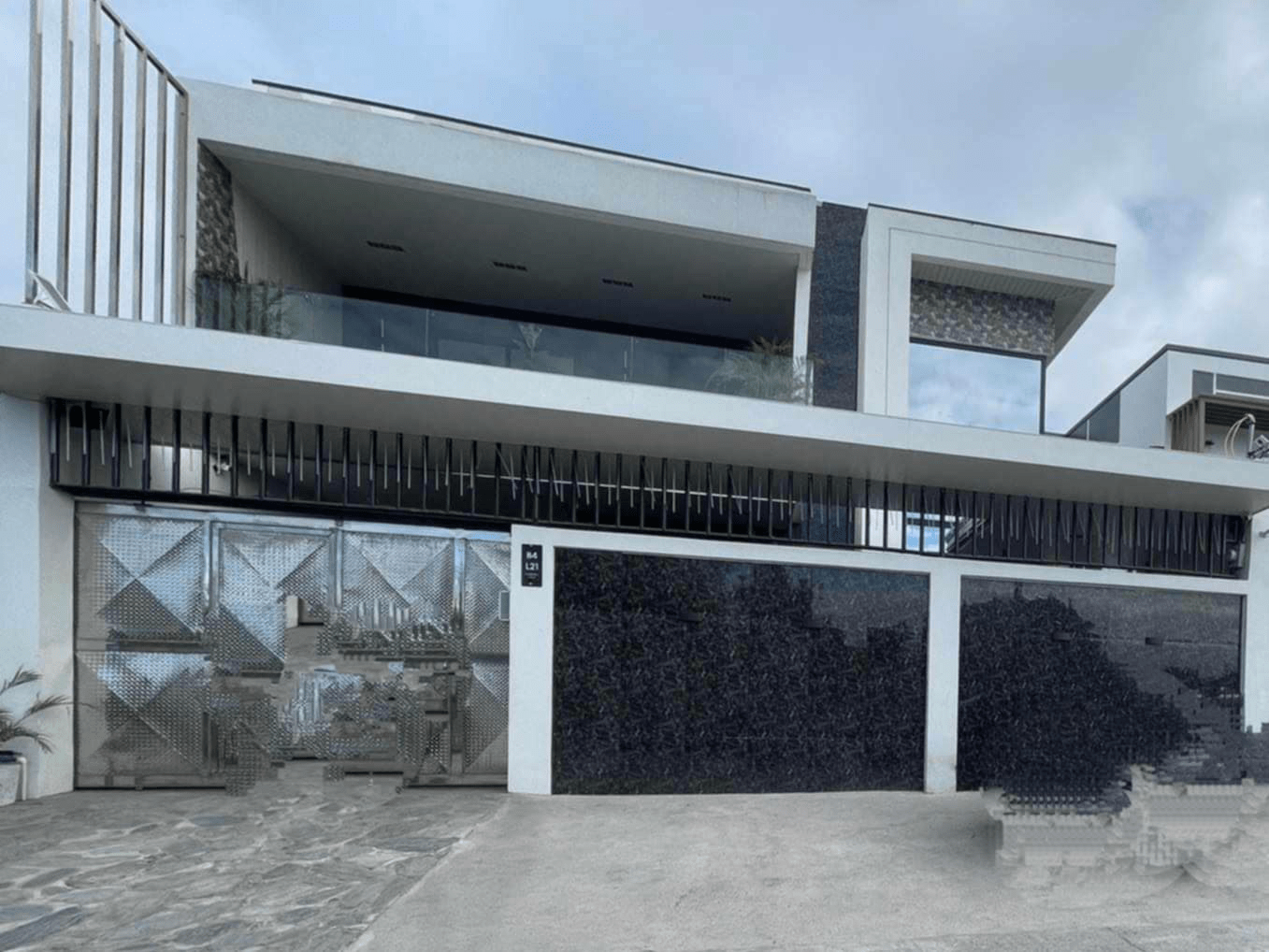 Contemporary House Entrance Gate Garage in Tabun Mabalacat