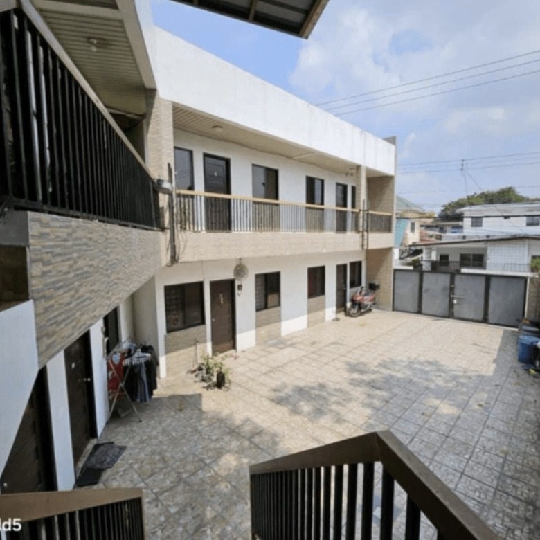 8 Bedroom Apartment Income Generating Building for Sale