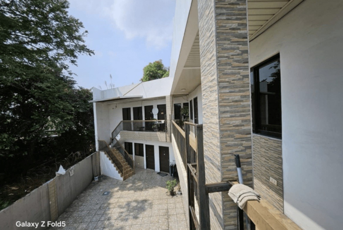 8 Bedroom Apartment Income Generating Building for Sale