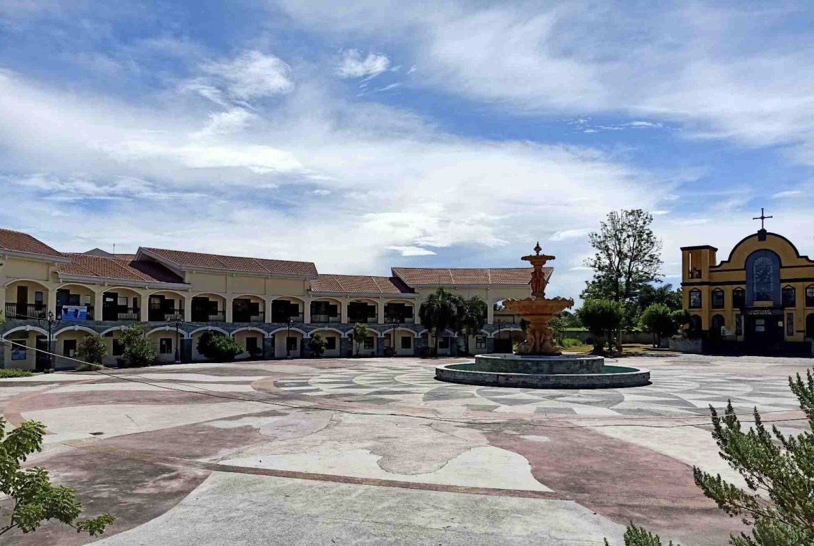 Xevera Bacolor School and Government Building in City Center