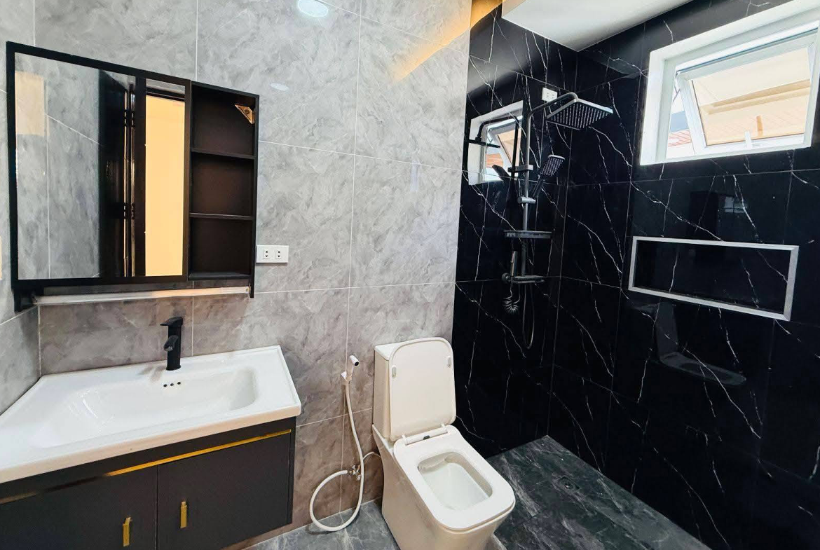 Savannah Phase 2: Semi-Furnished Modern Home in Angeles City