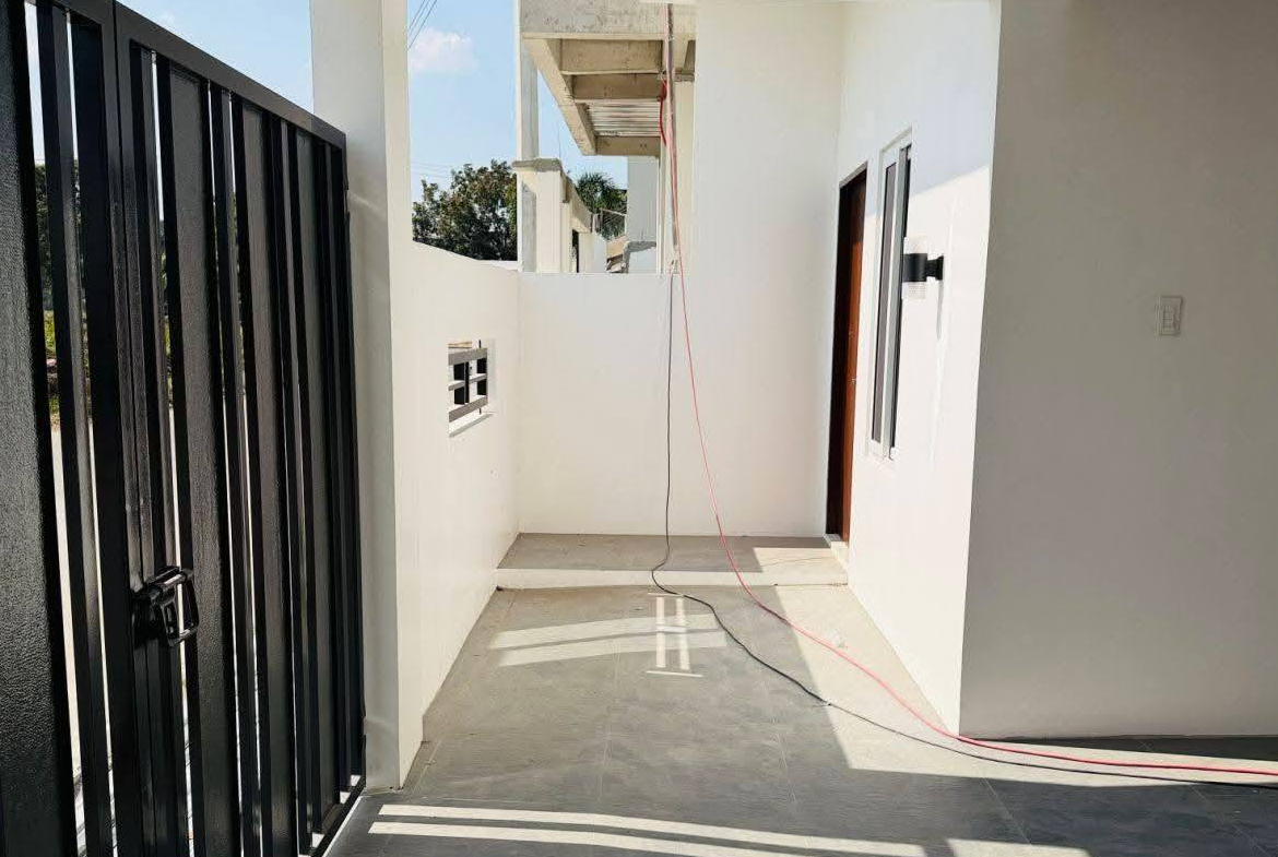 Savannah Phase 2: Semi-Furnished Modern Home in Angeles City
